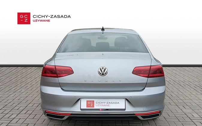 Volkswagen Passat cena 95900 przebieg: 144399, rok produkcji 2019 z Opoczno małe 781